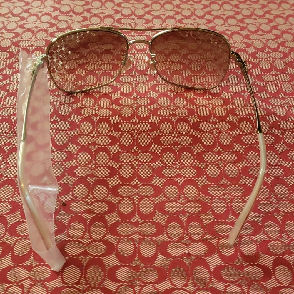 Signature Front Sunglasses - Picture 10 of 12